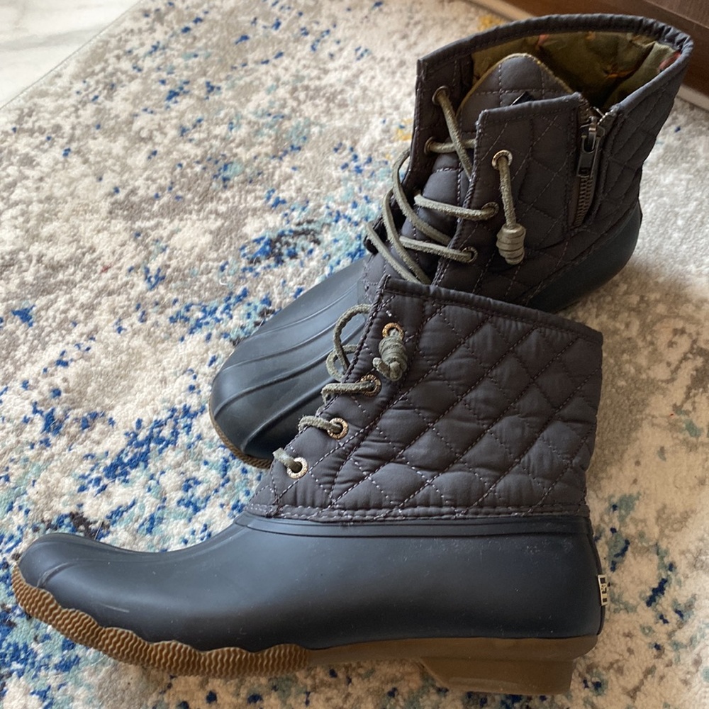 Sperry 8 Quilted Duck Boot. Worn Once. - image 5